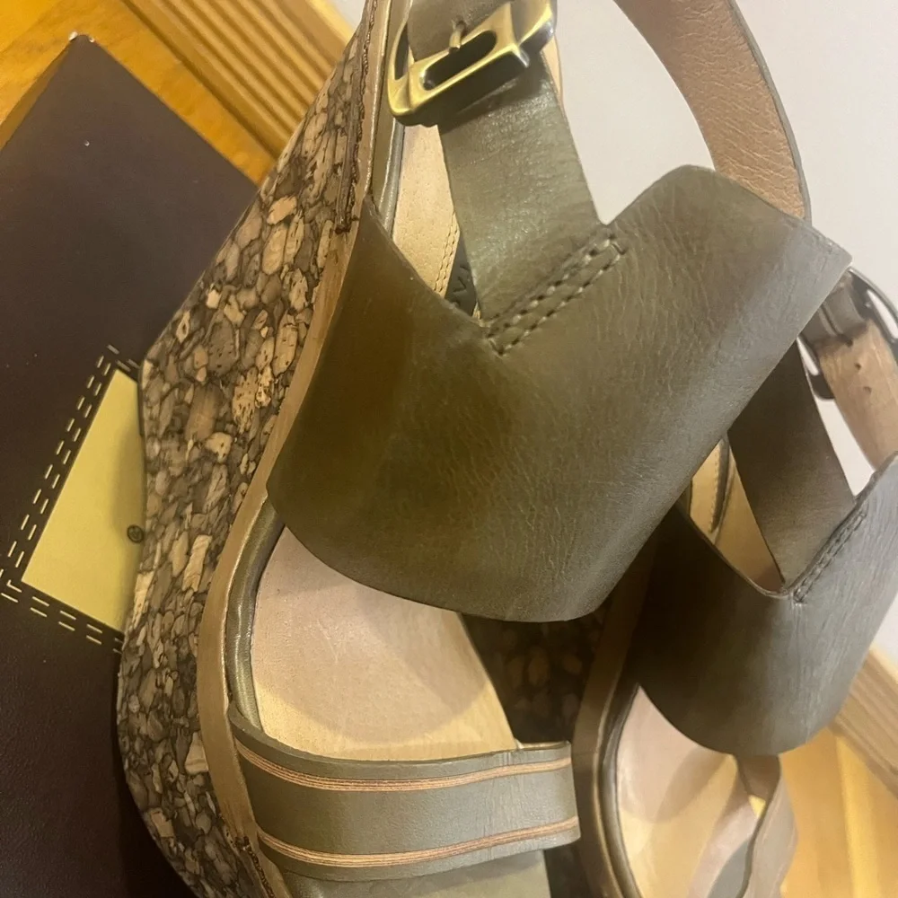 Modern Vintage Olive Green Cork Wedges Women’s Size 8.5 NEW